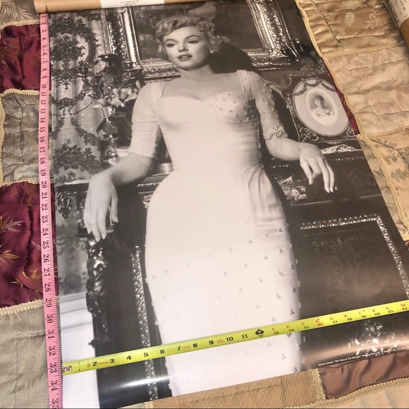 ⭐ Marilyn Monroe Black & White Poster – Vintage Hollywood Icon ⭐ - Picture 3 of 10